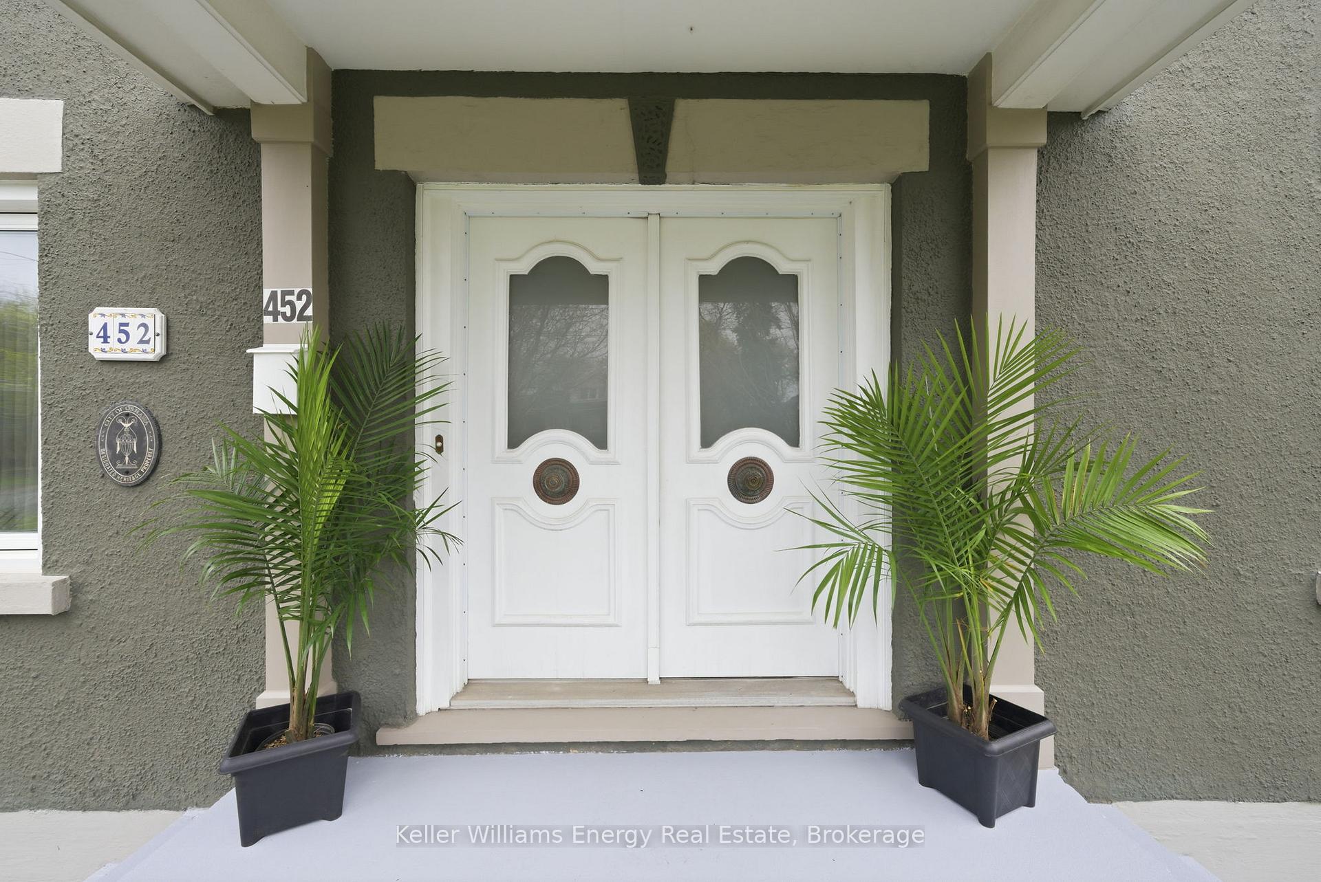 452 Simcoe Street N