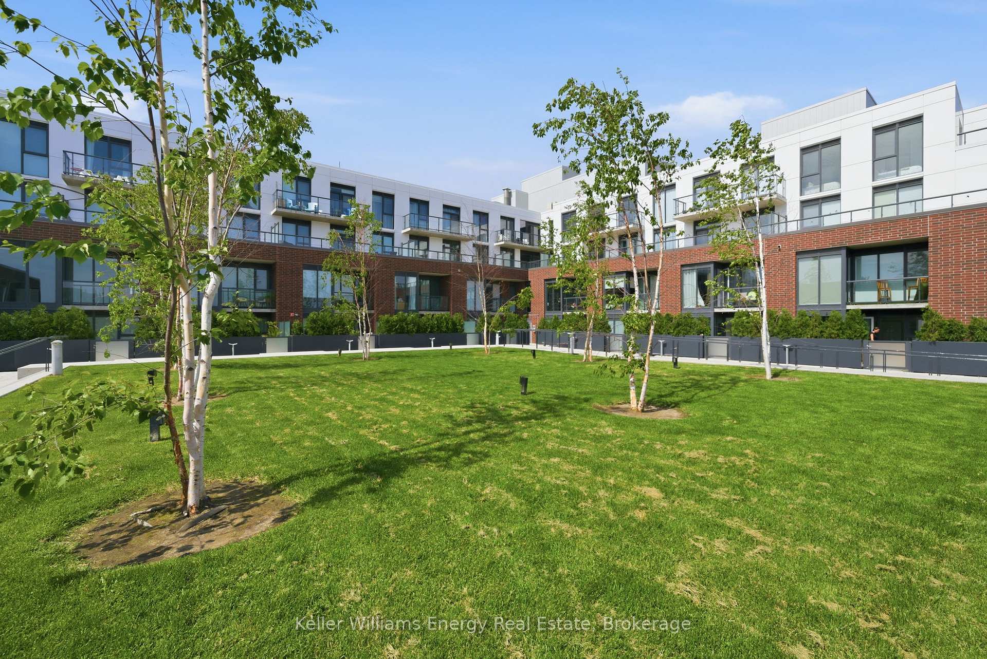 201 Brock Street S 417