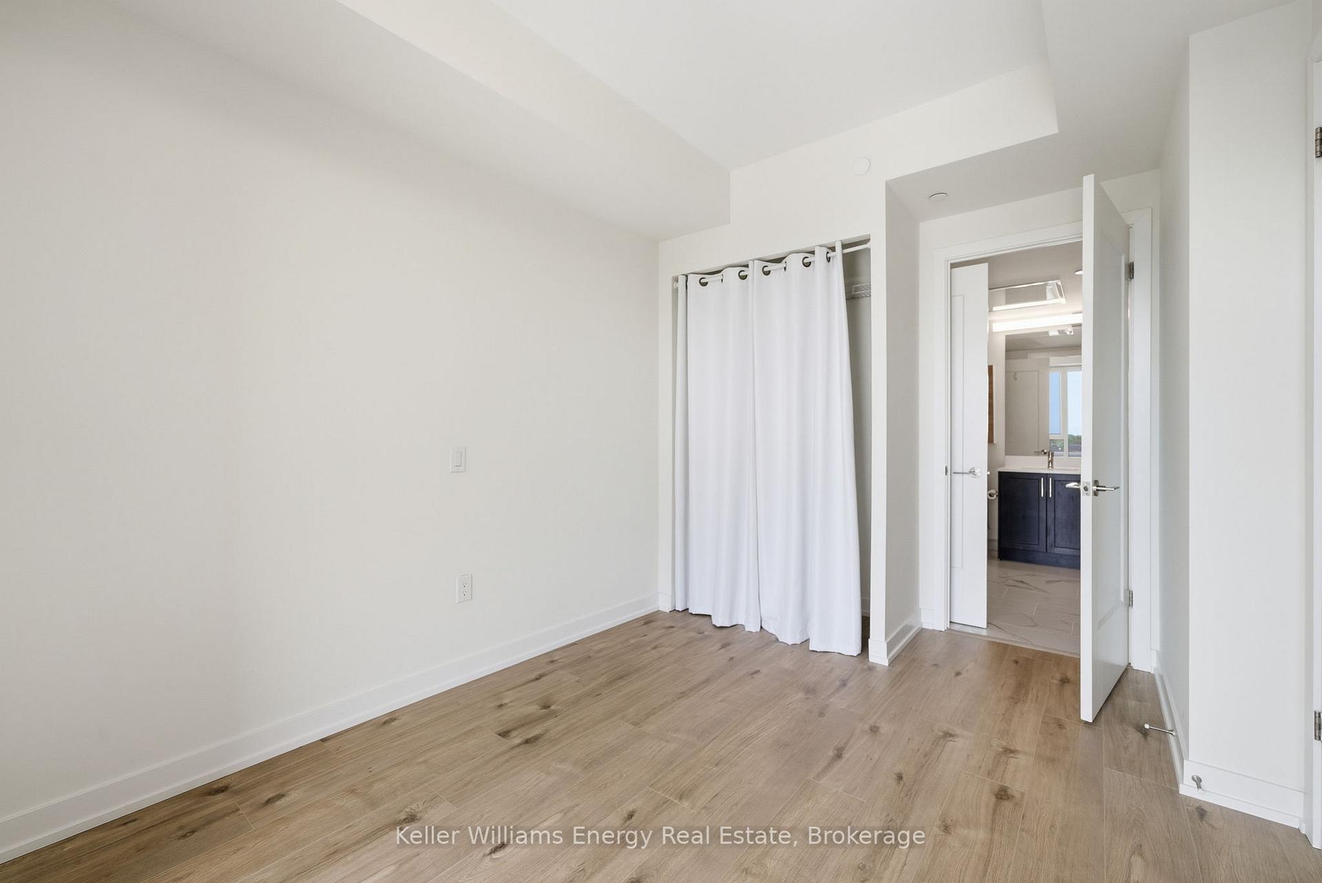 201 Brock Street S 417