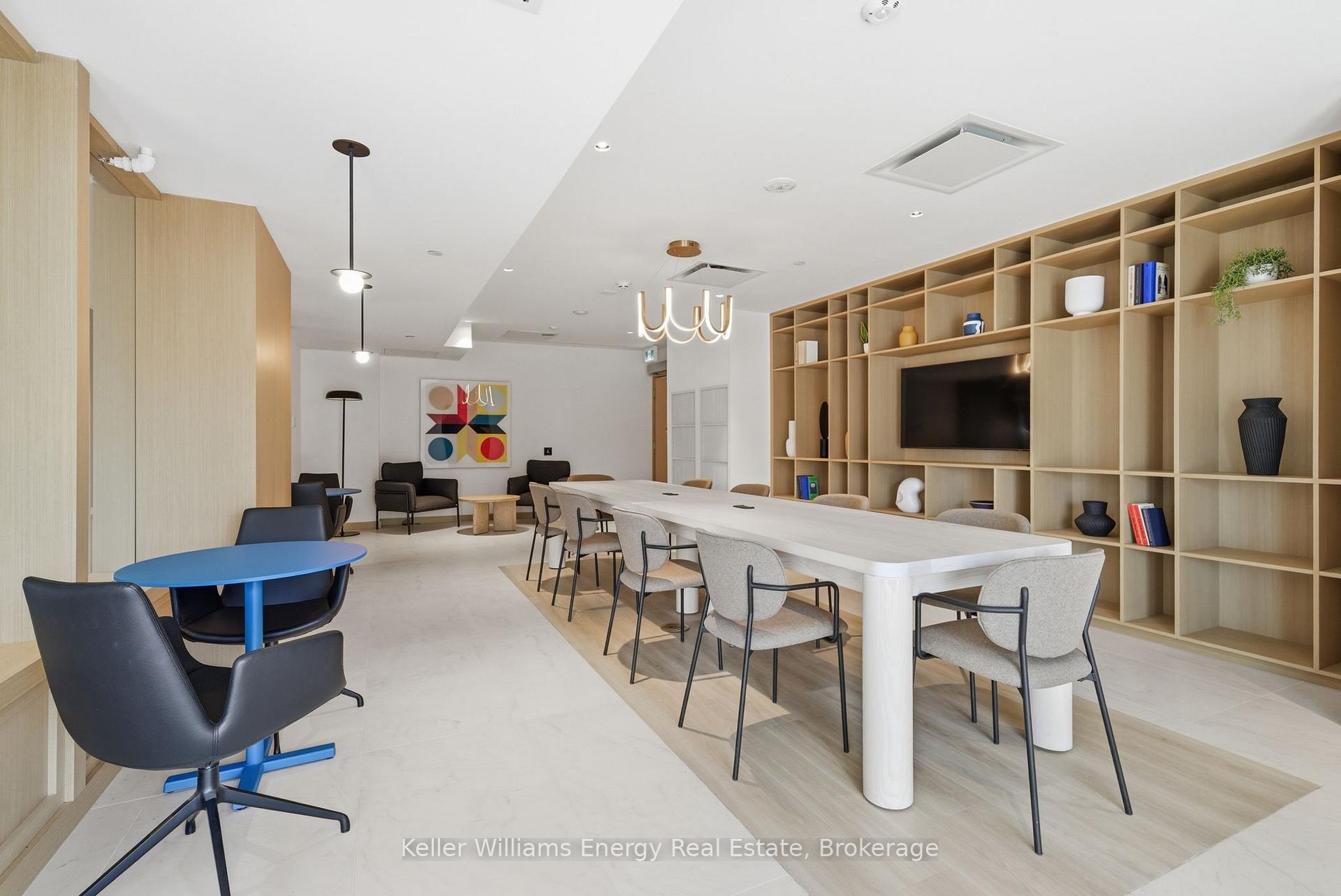 201 Brock Street S 417