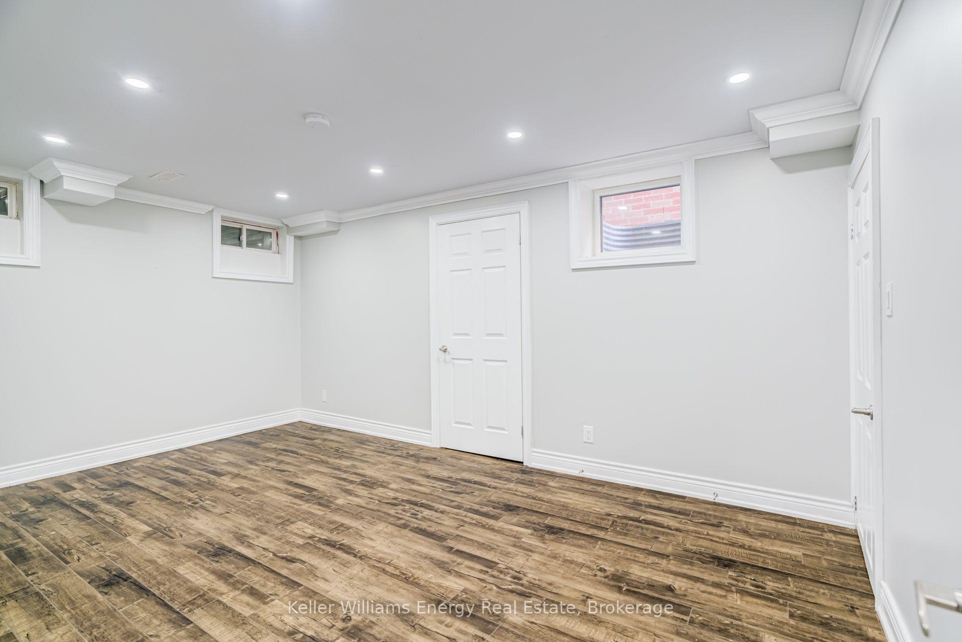 1342 Harlstone Crescent