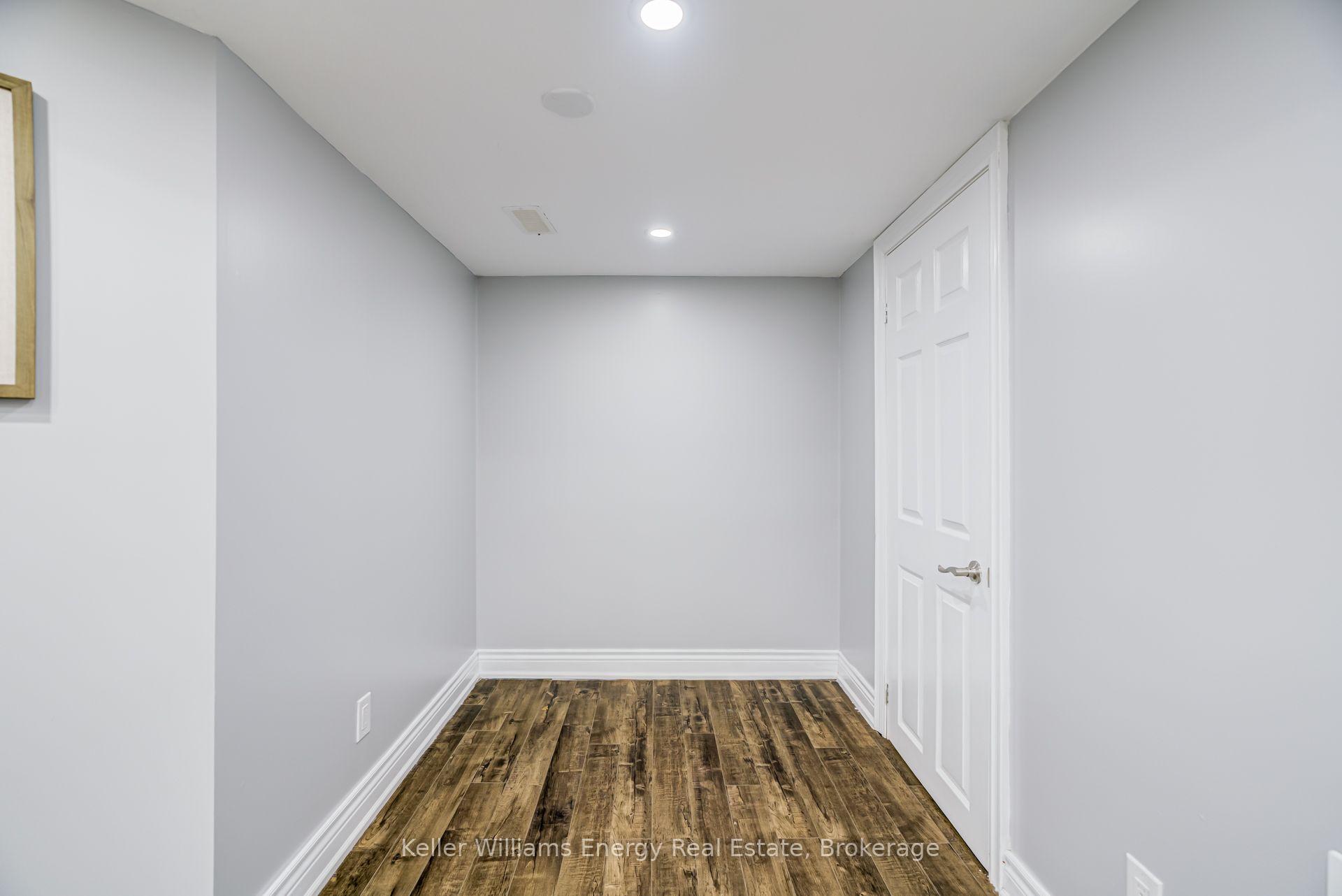 1342 Harlstone Crescent