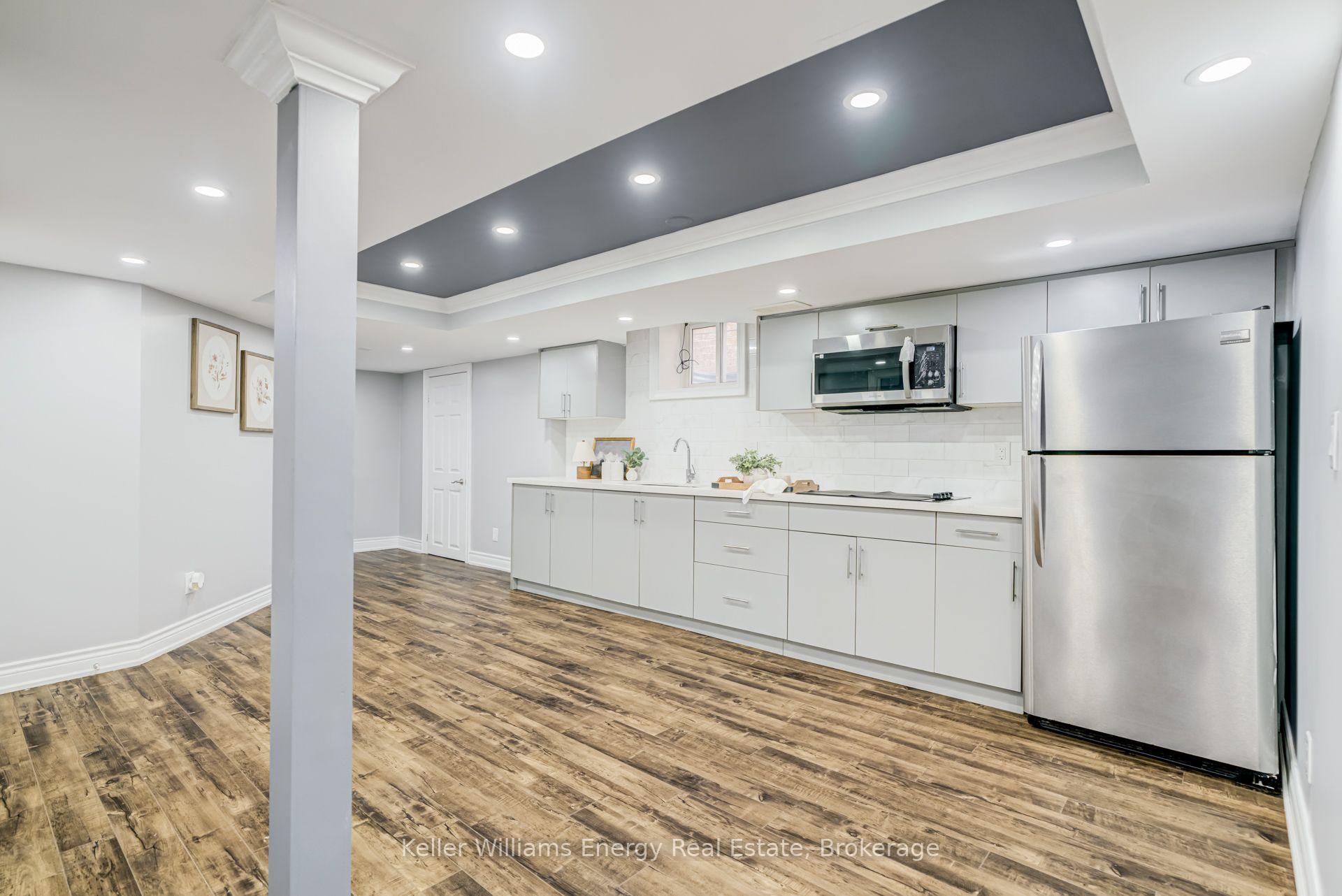 1342 Harlstone Crescent