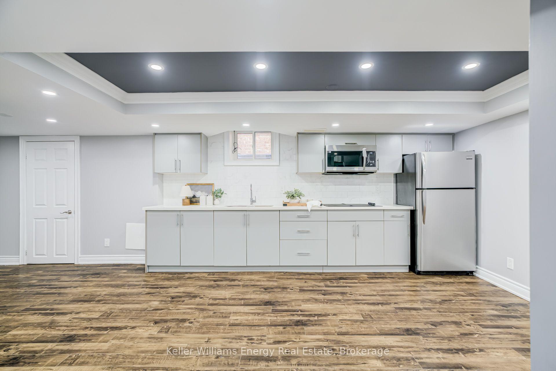 1342 Harlstone Crescent