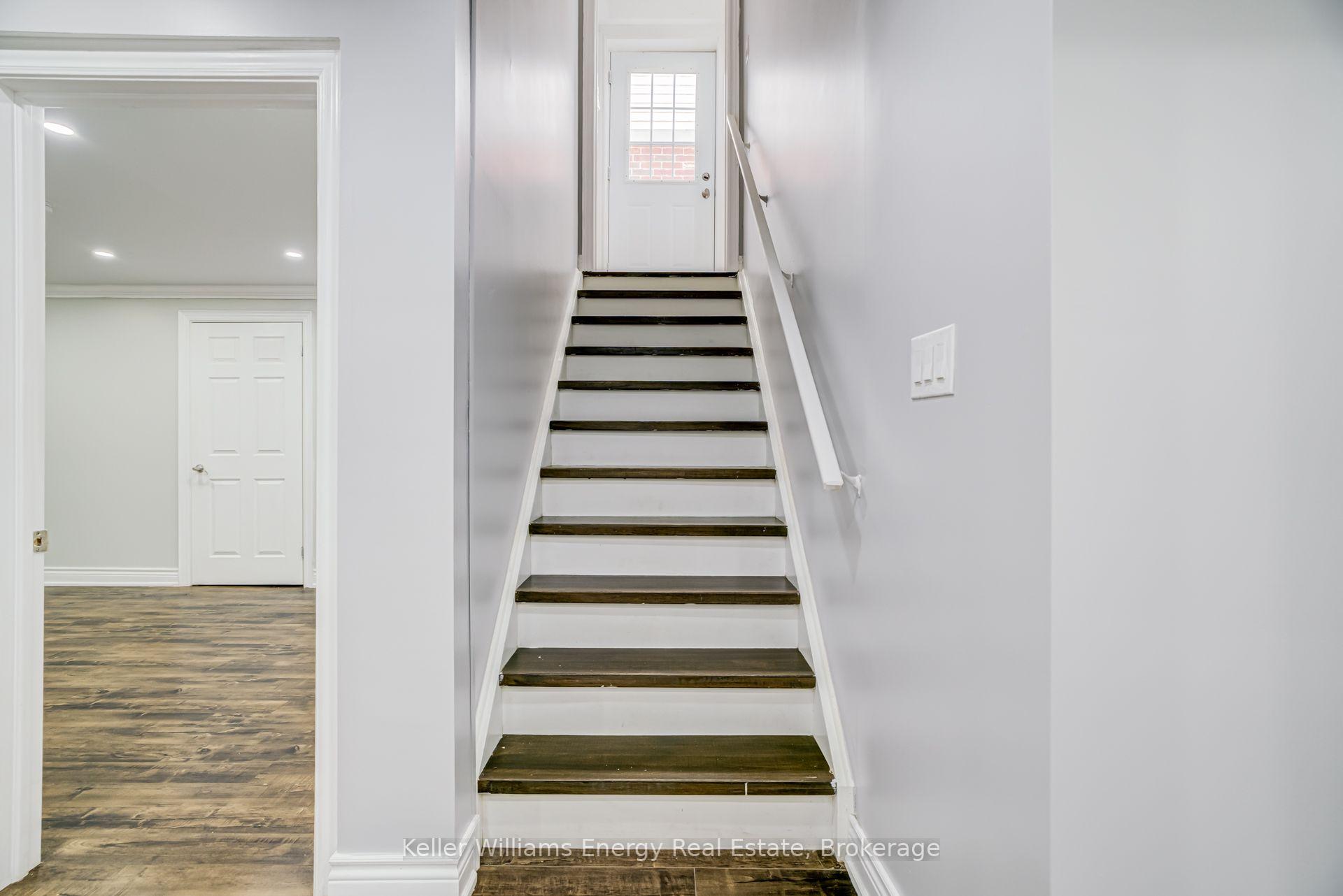 1342 Harlstone Crescent