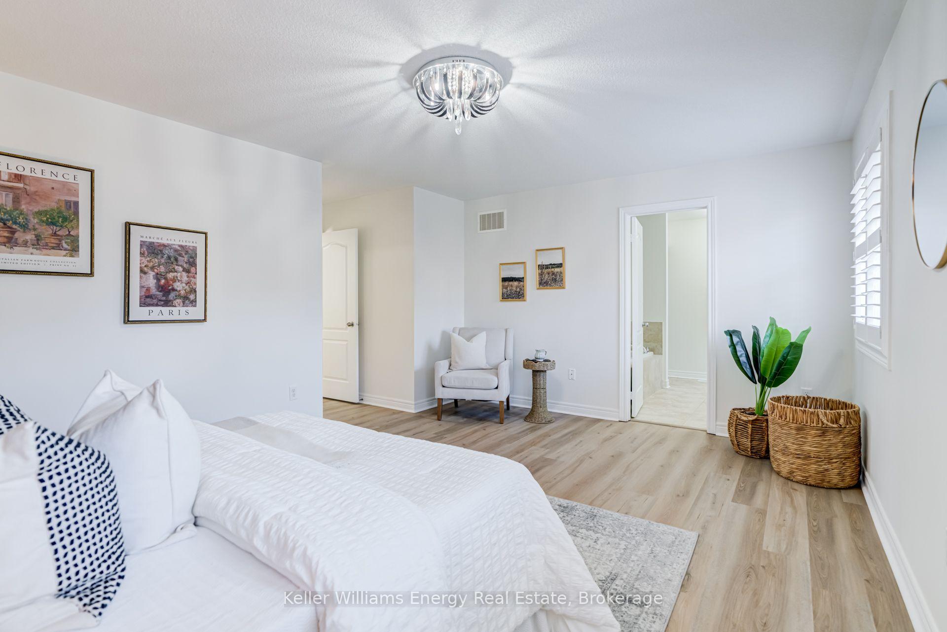 1342 Harlstone Crescent