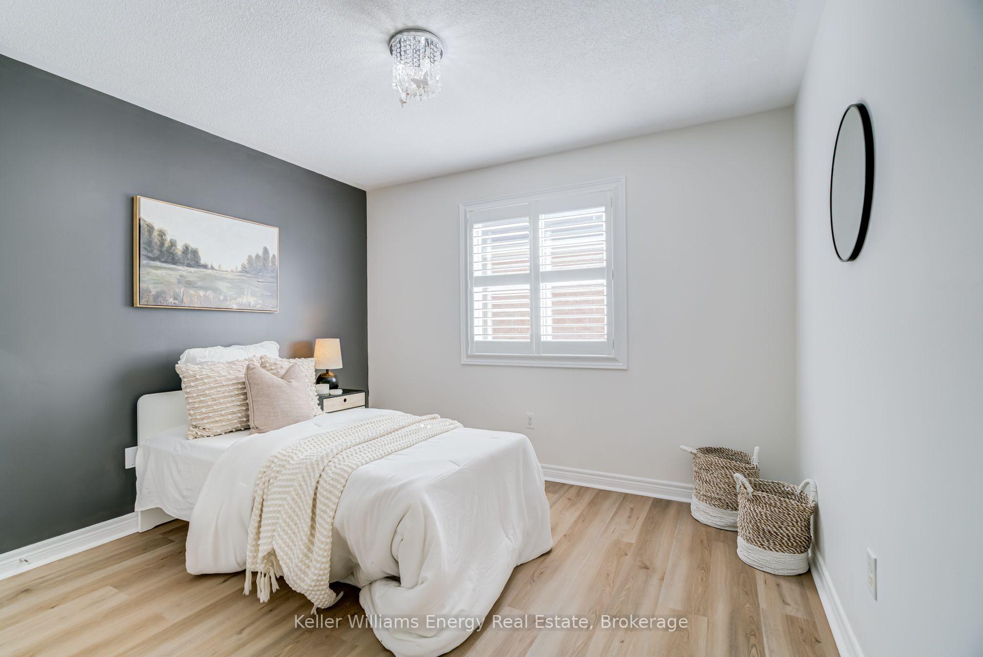 1342 Harlstone Crescent