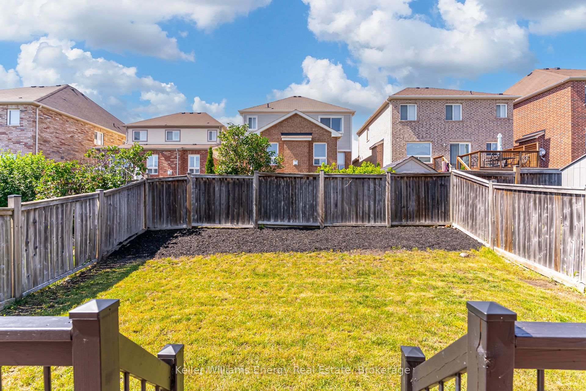 1342 Harlstone Crescent