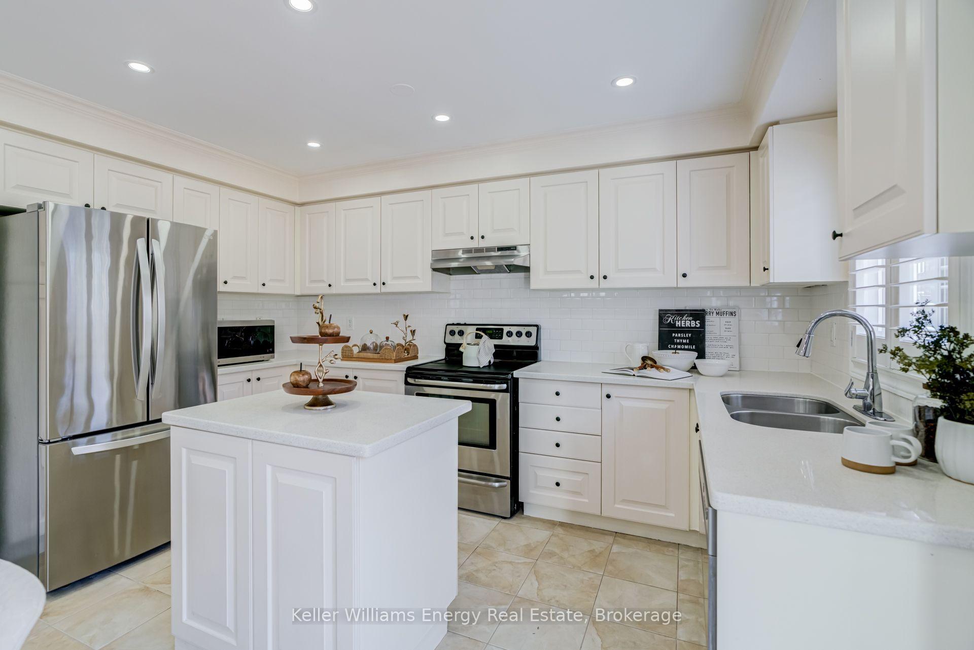 1342 Harlstone Crescent