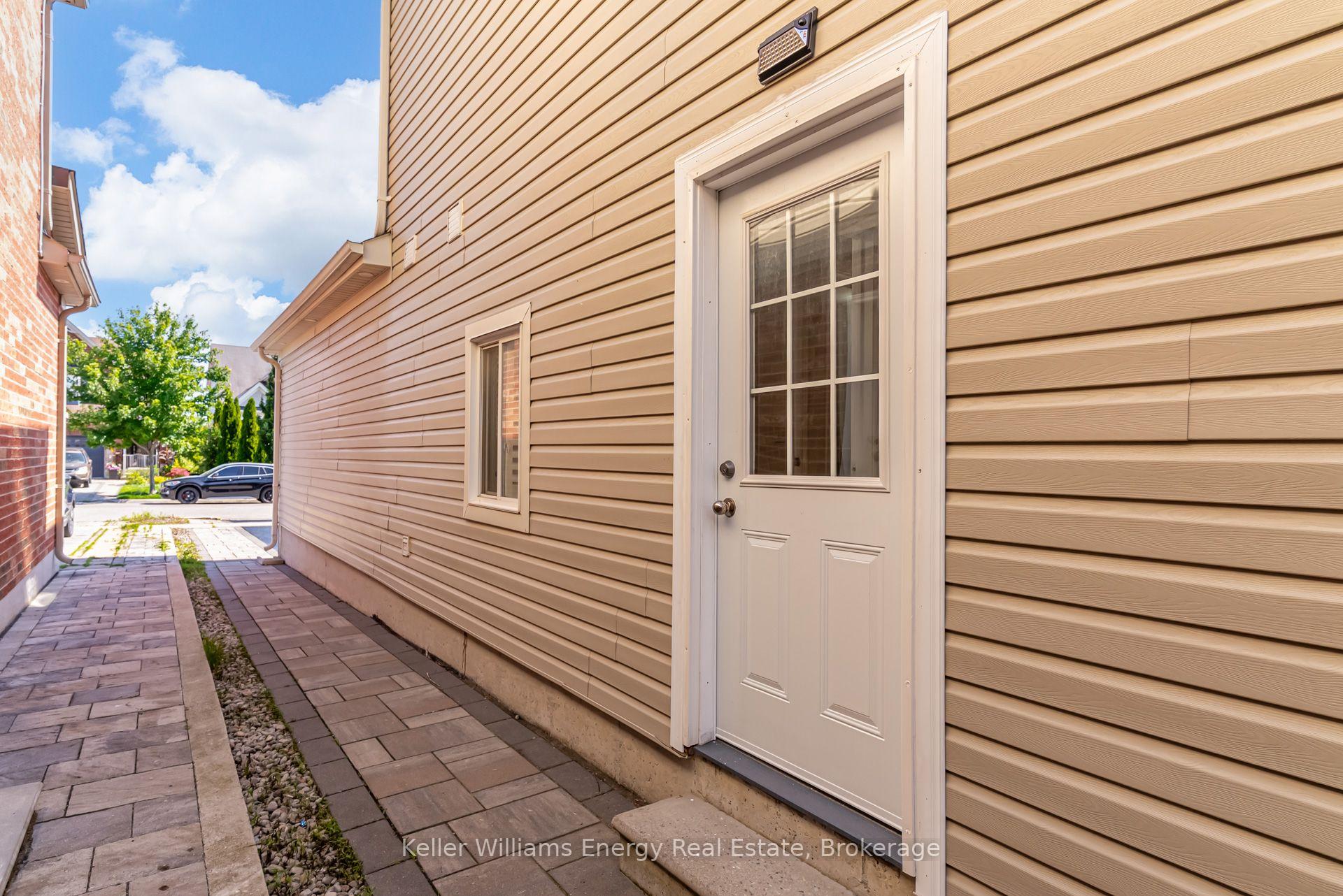 1342 Harlstone Crescent