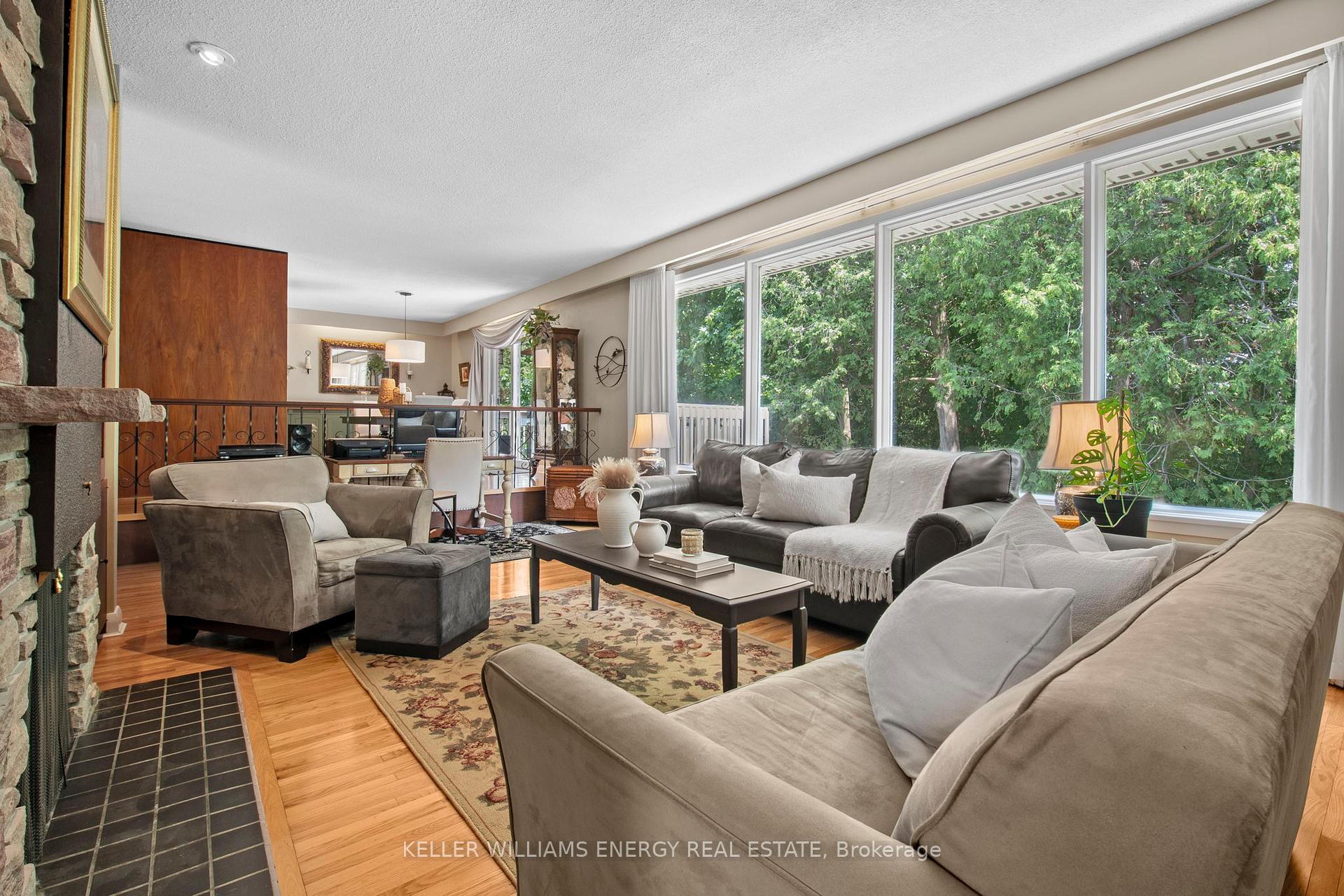 833 Glenmanor Drive