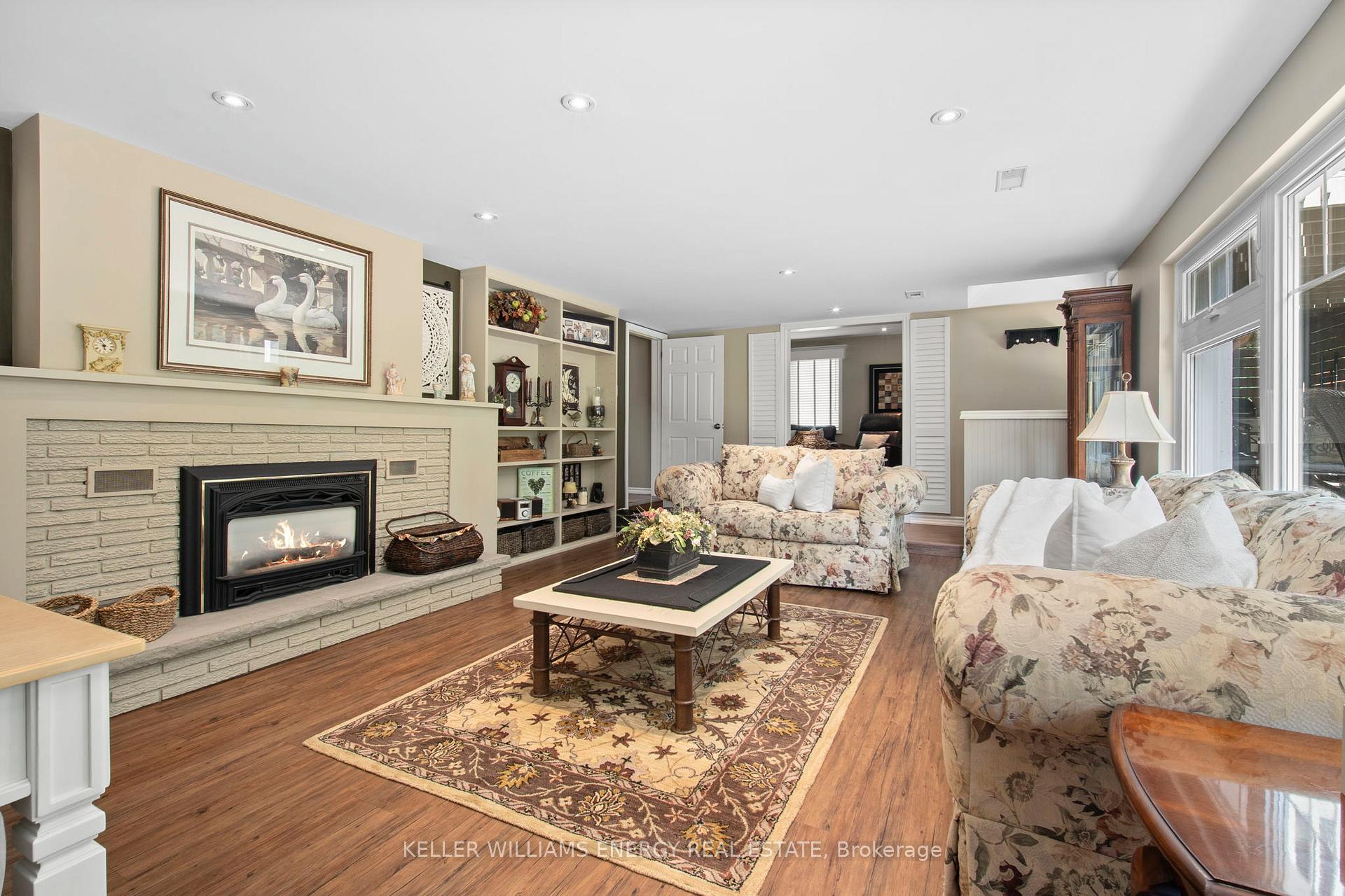 833 Glenmanor Drive
