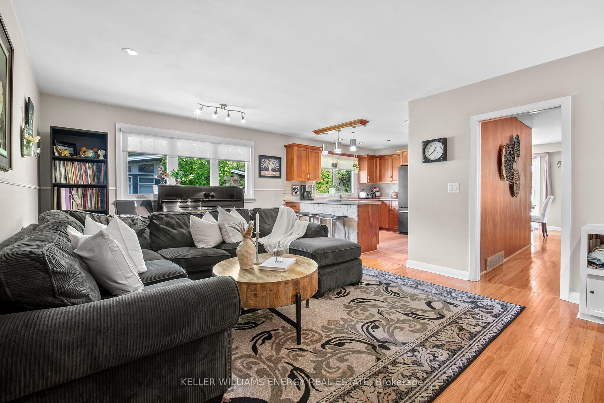 833 Glenmanor Drive
