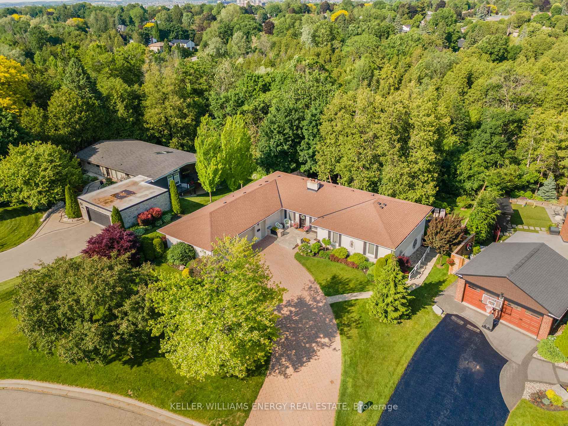 833 Glenmanor Drive