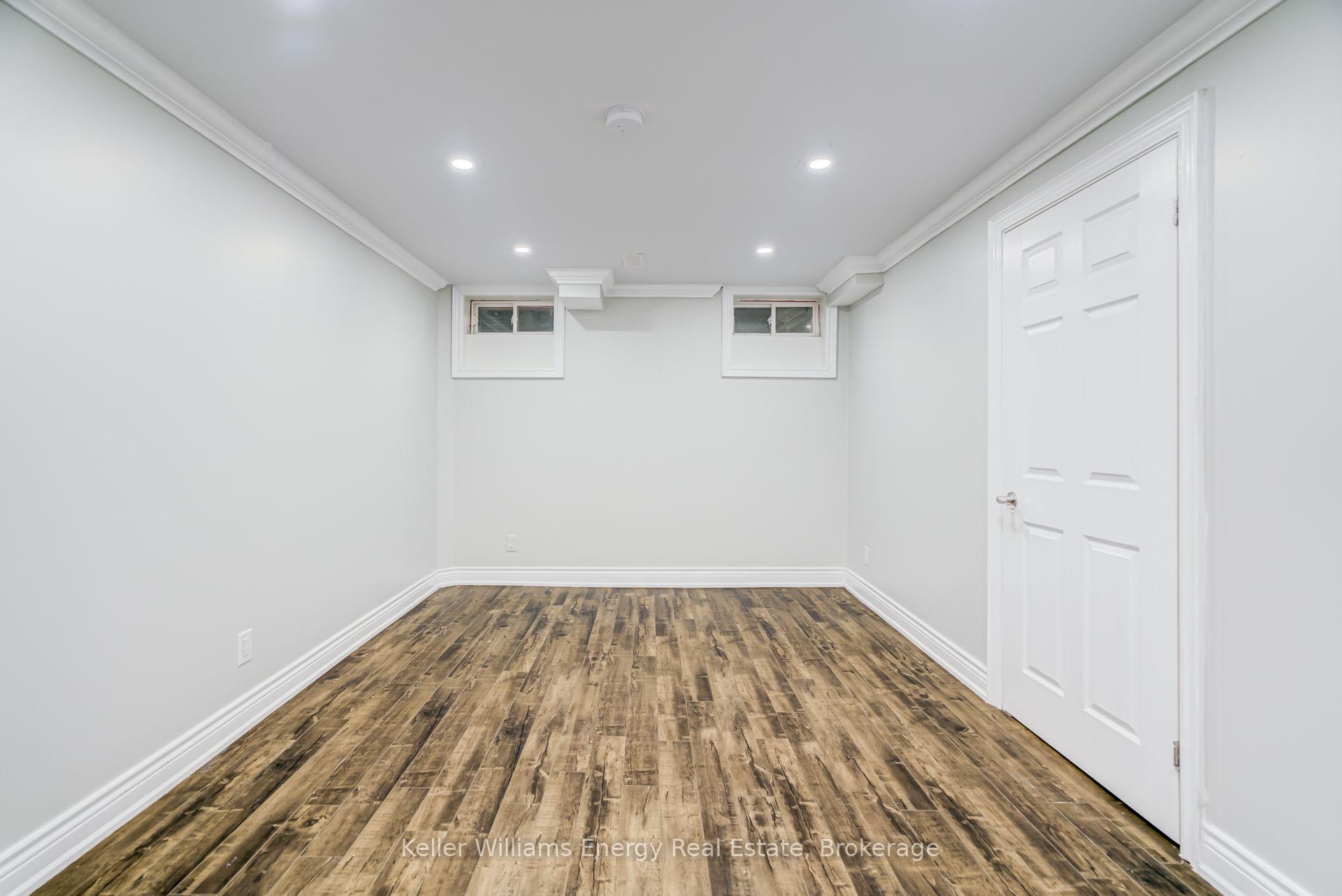 1342 Harlstone Crescent