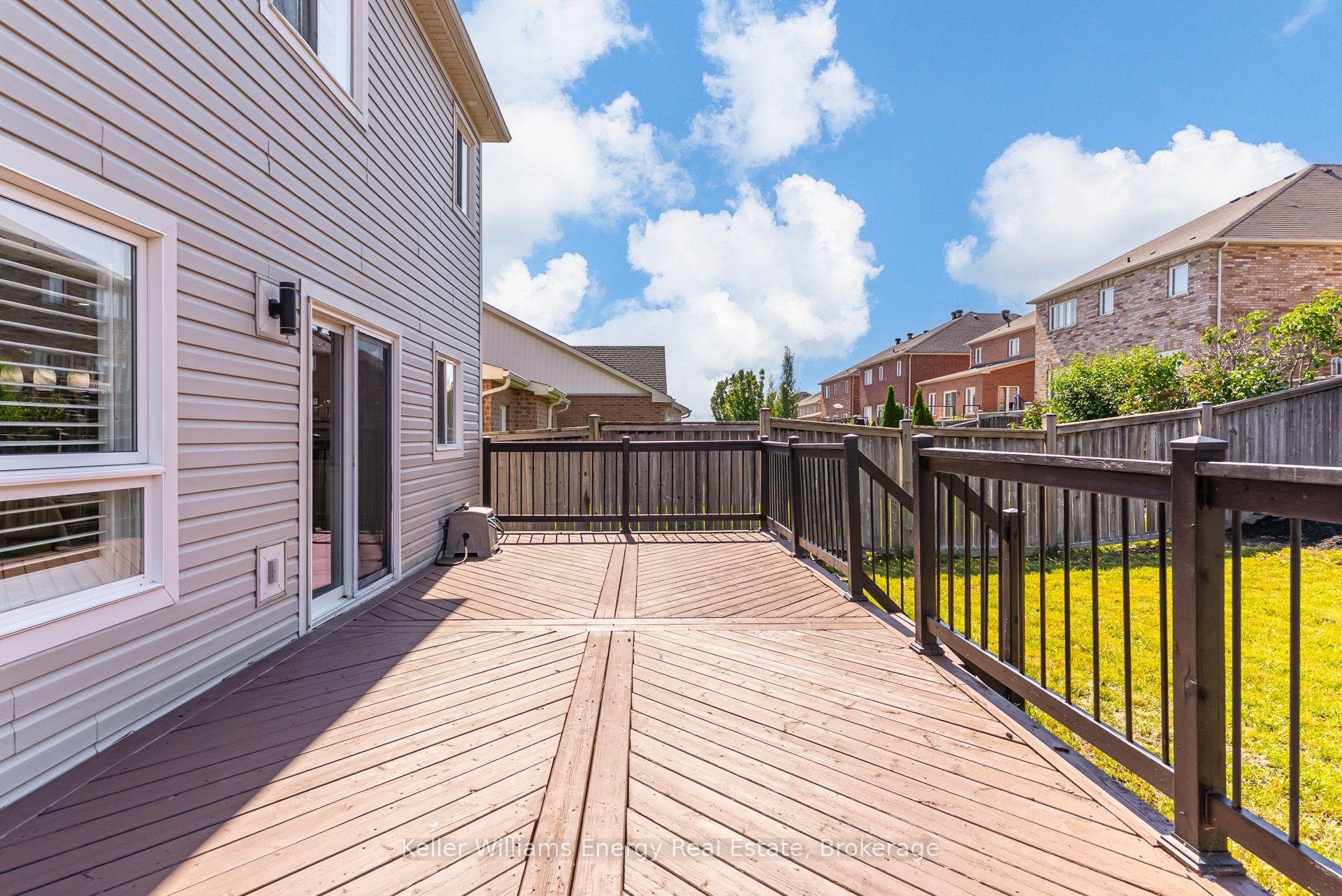 1342 Harlstone Crescent