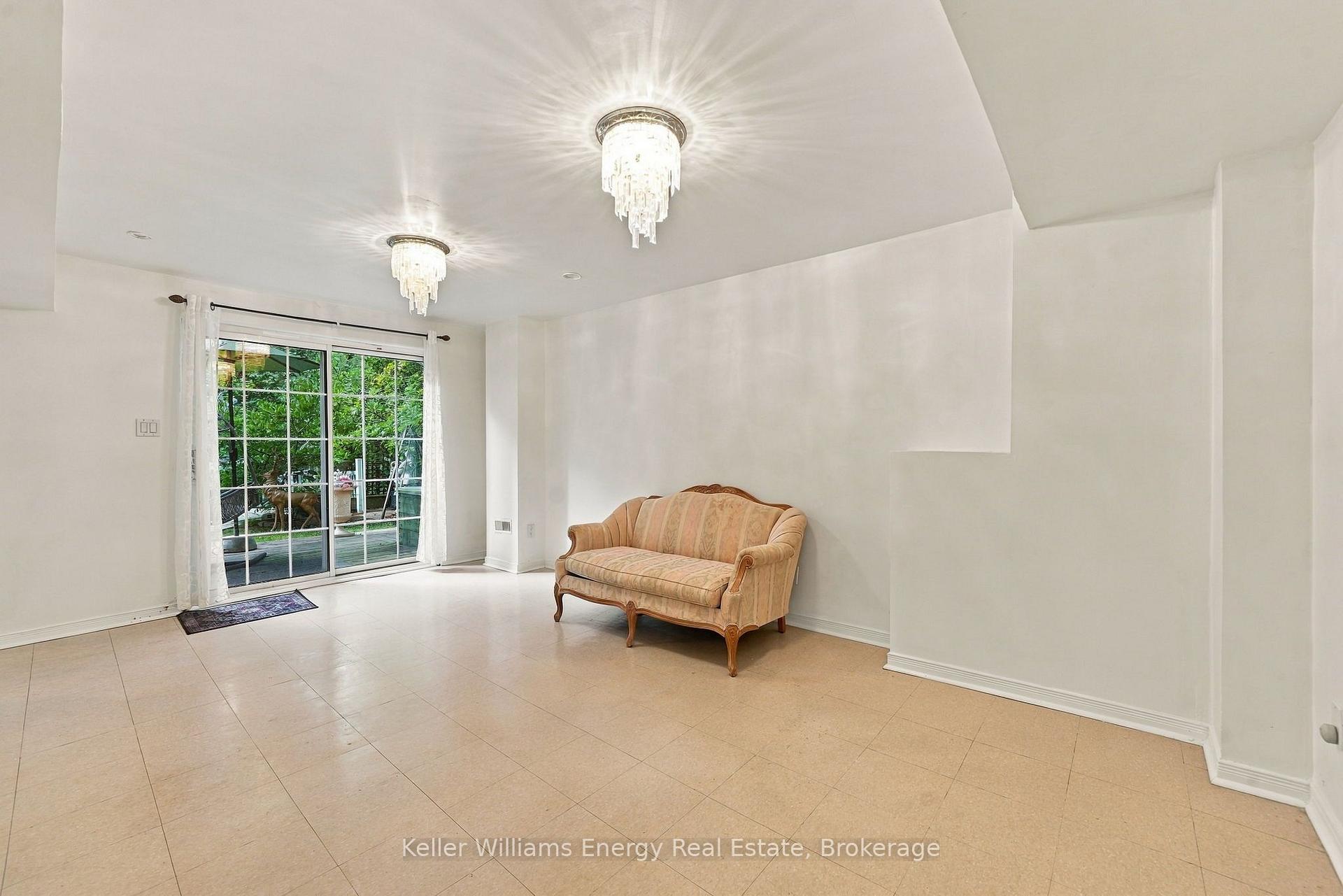 990 Glenbourne Drive