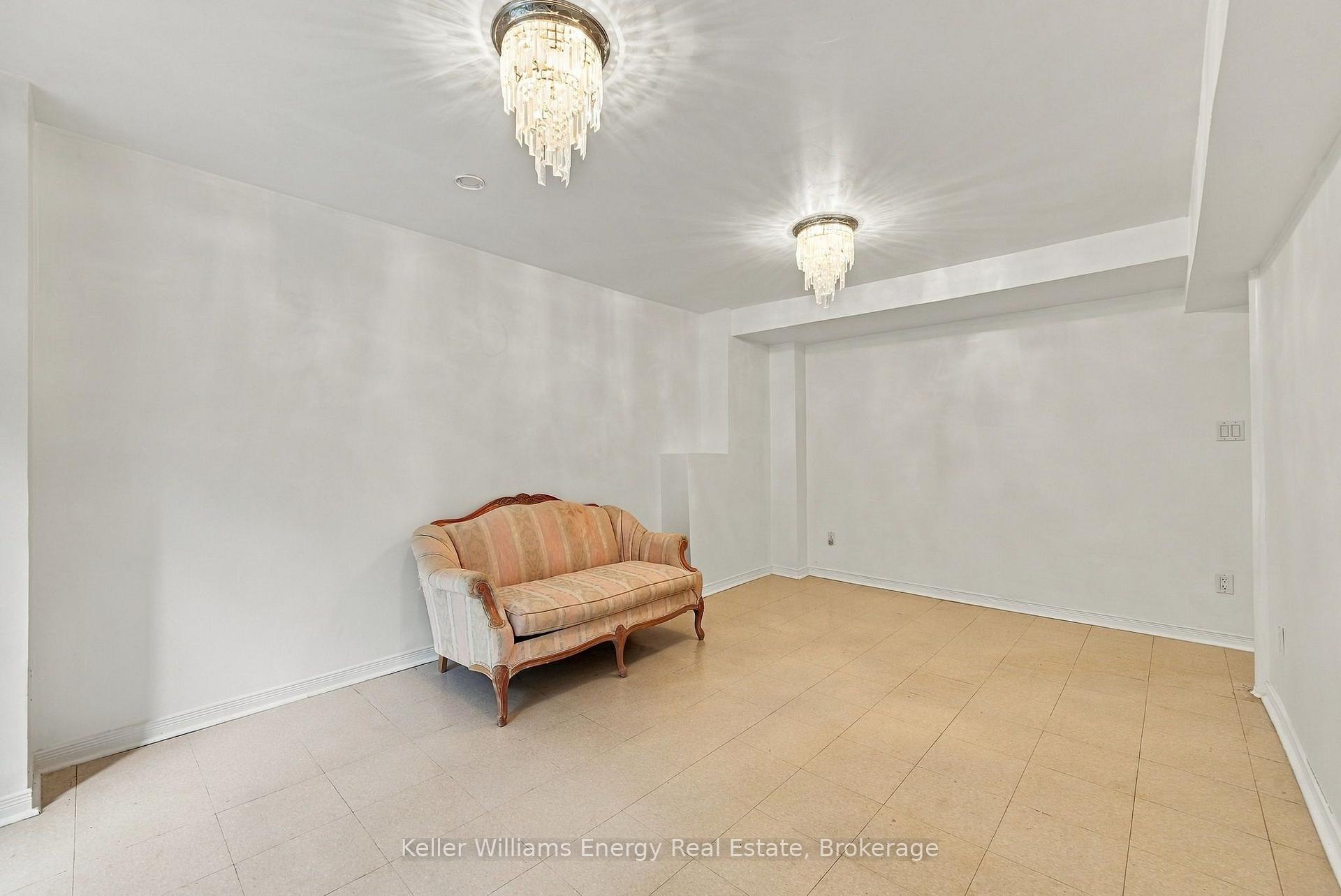 990 Glenbourne Drive