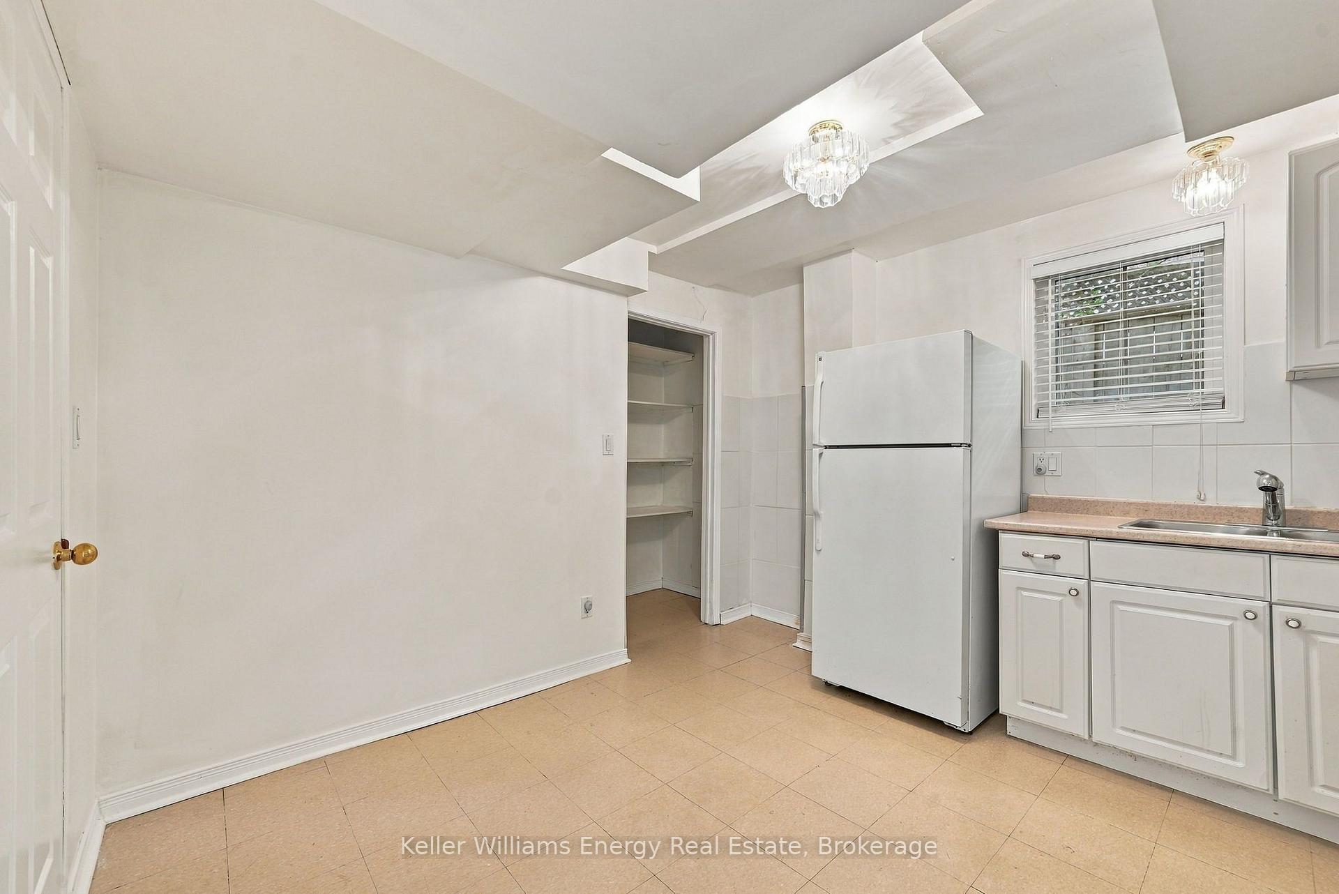 990 Glenbourne Drive