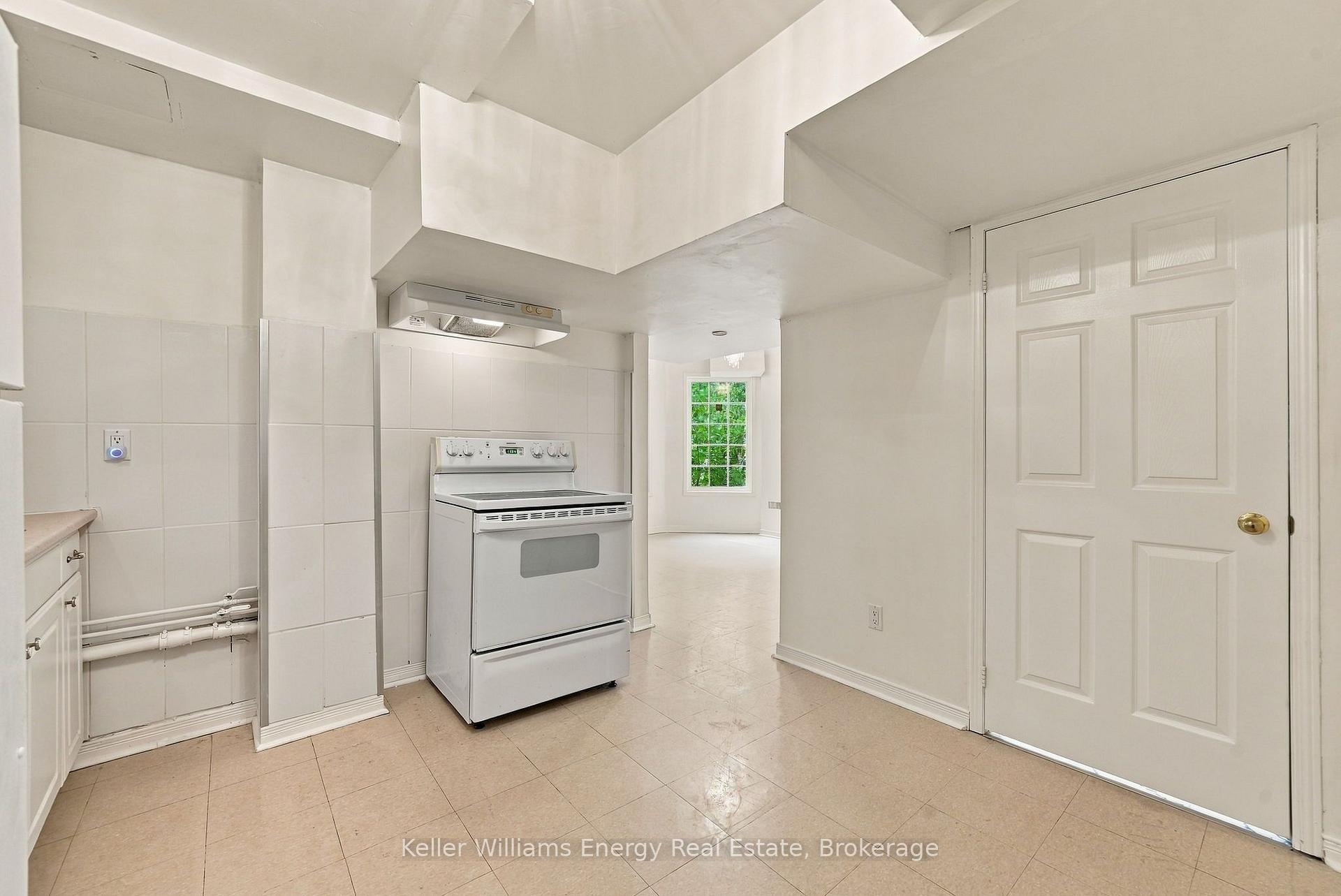 990 Glenbourne Drive