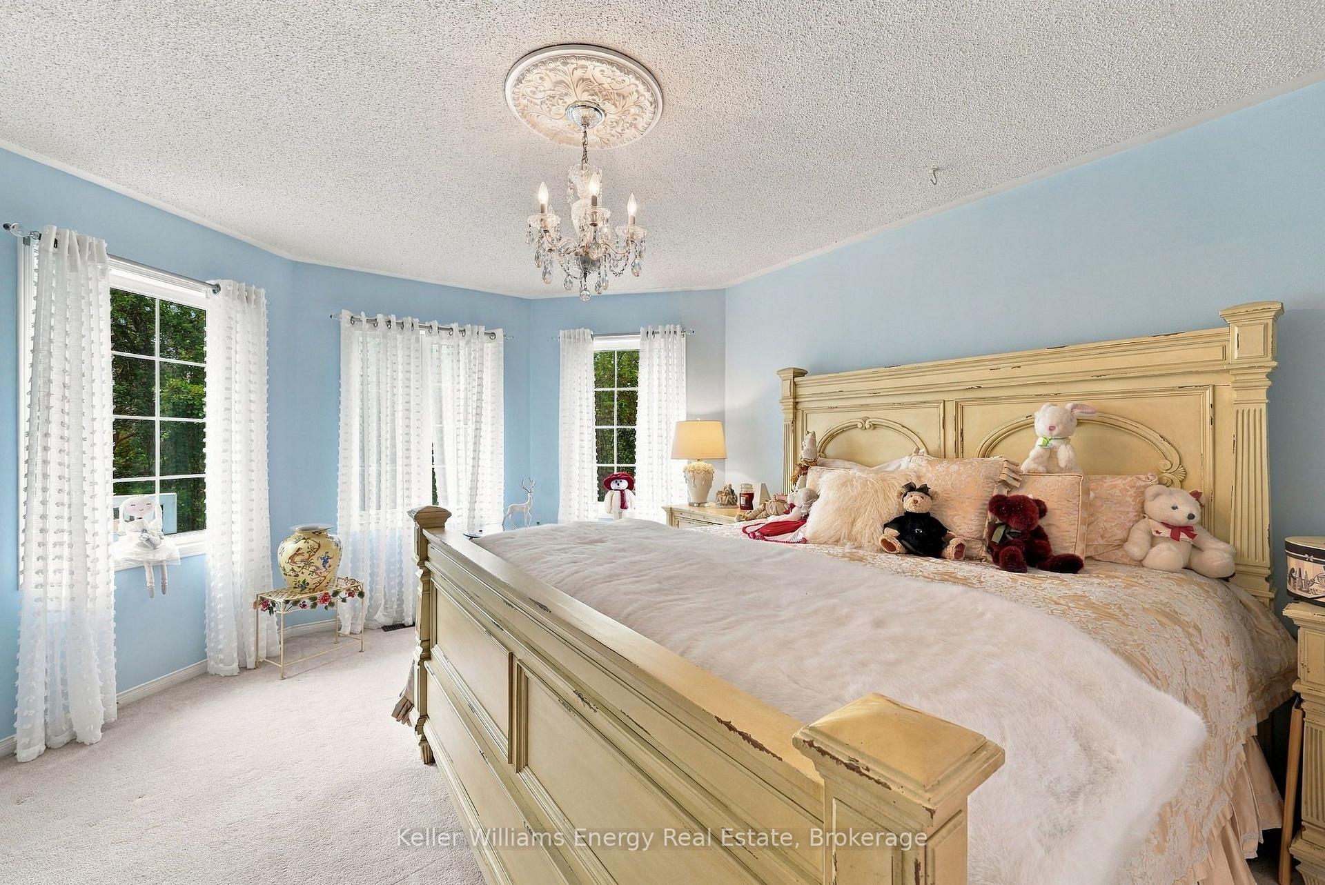 990 Glenbourne Drive