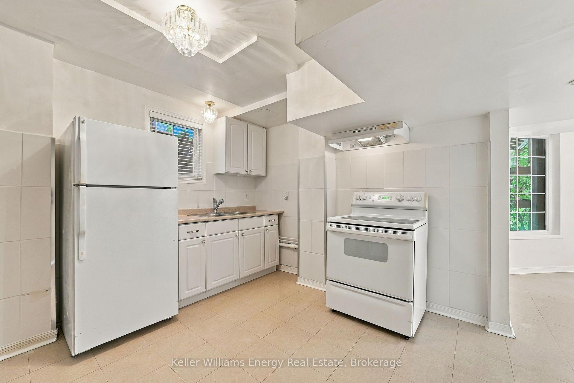 990 Glenbourne Drive