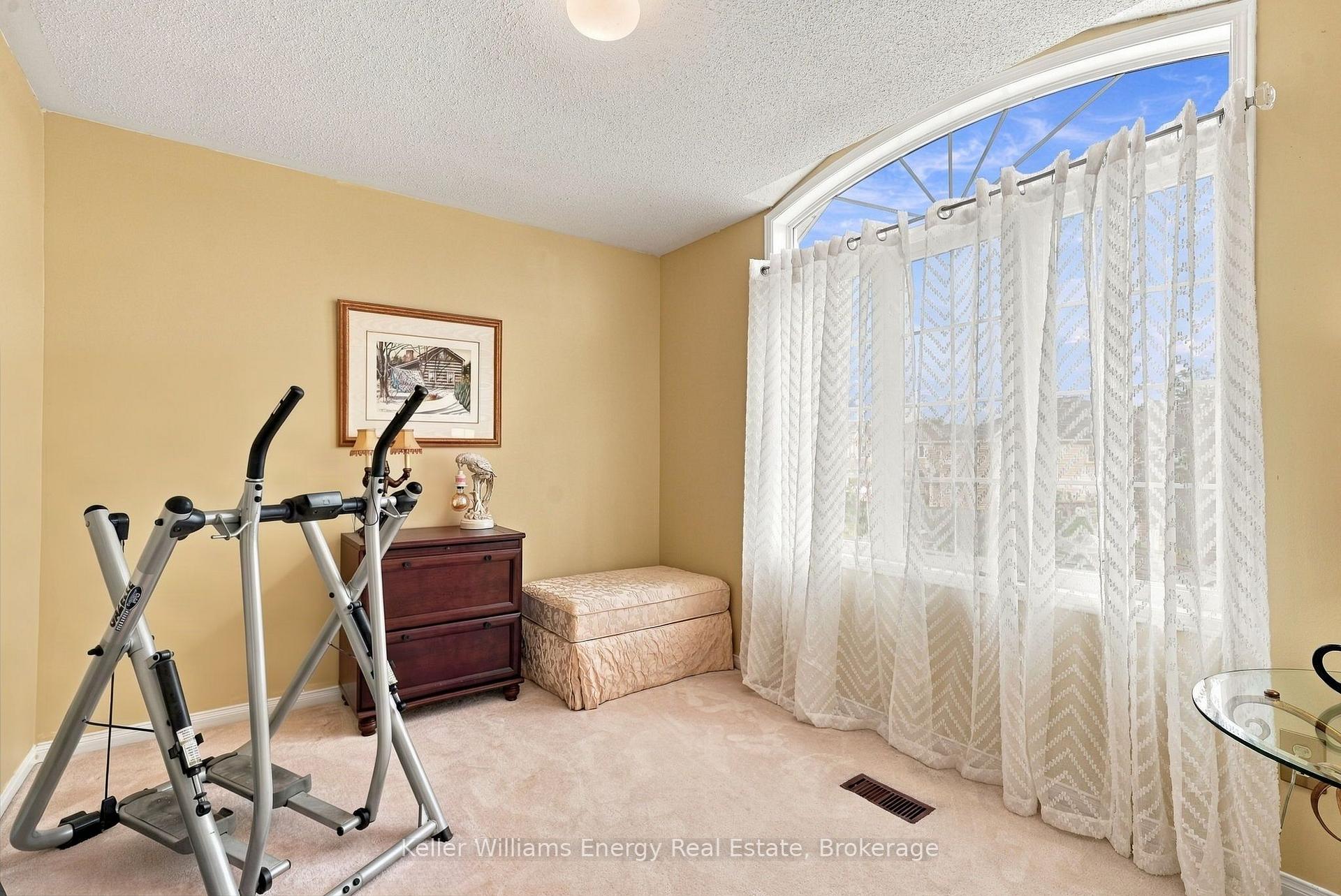 990 Glenbourne Drive