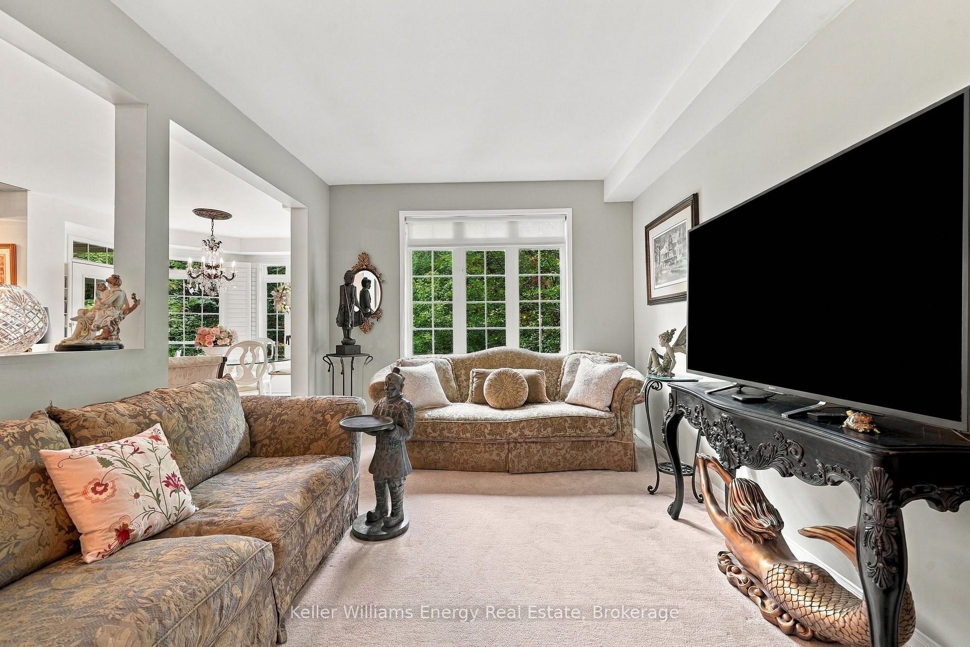 990 Glenbourne Drive