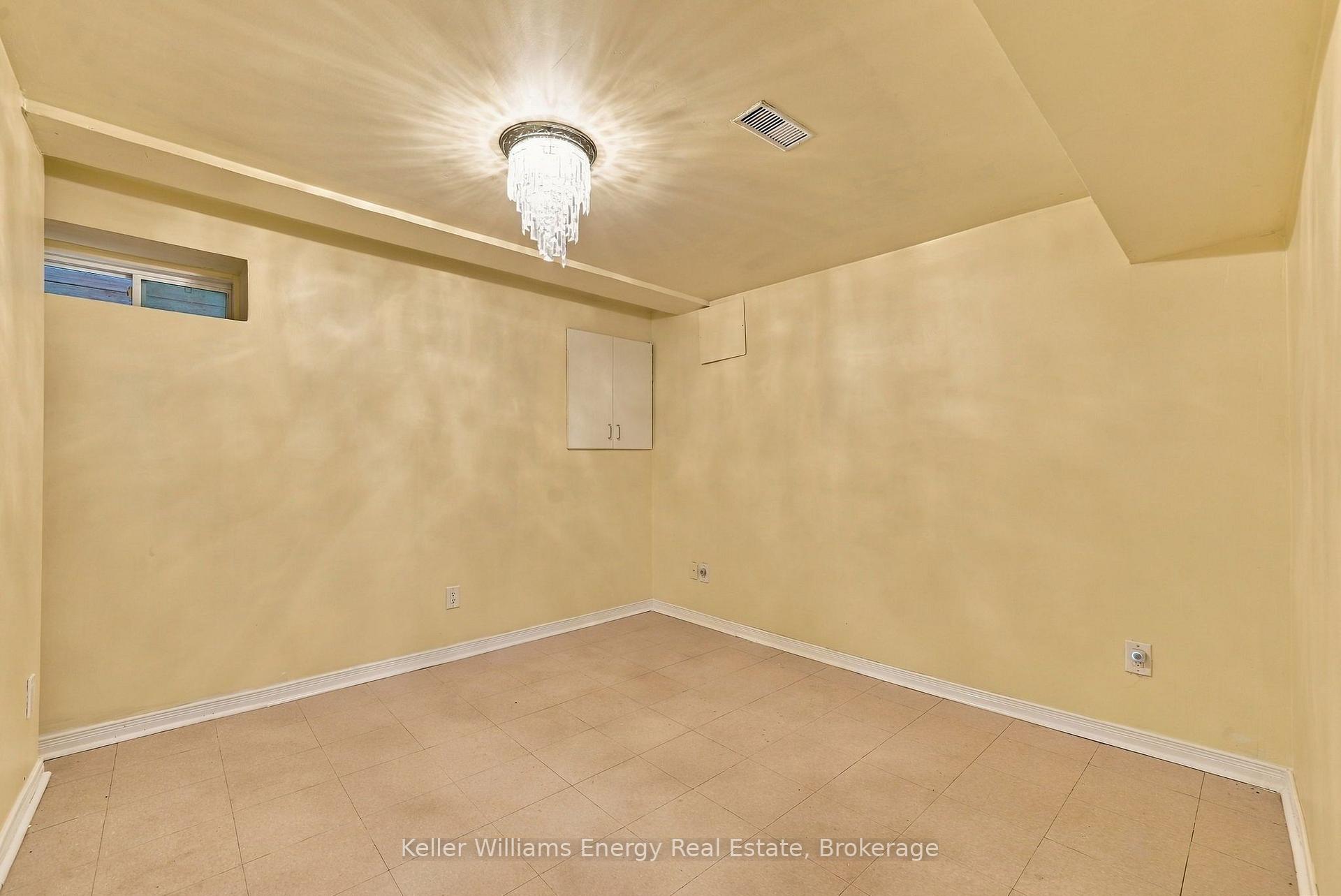 990 Glenbourne Drive