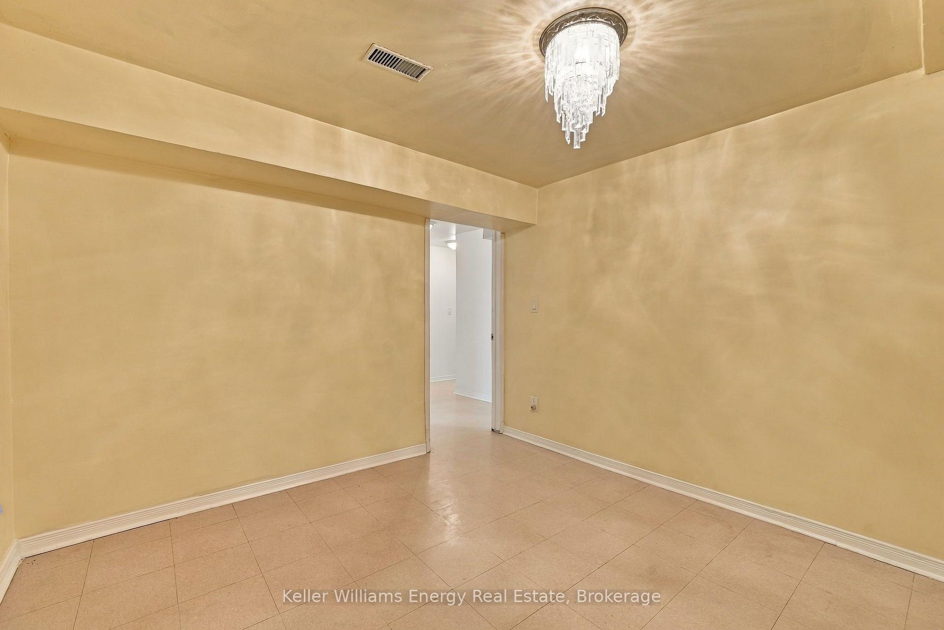 990 Glenbourne Drive