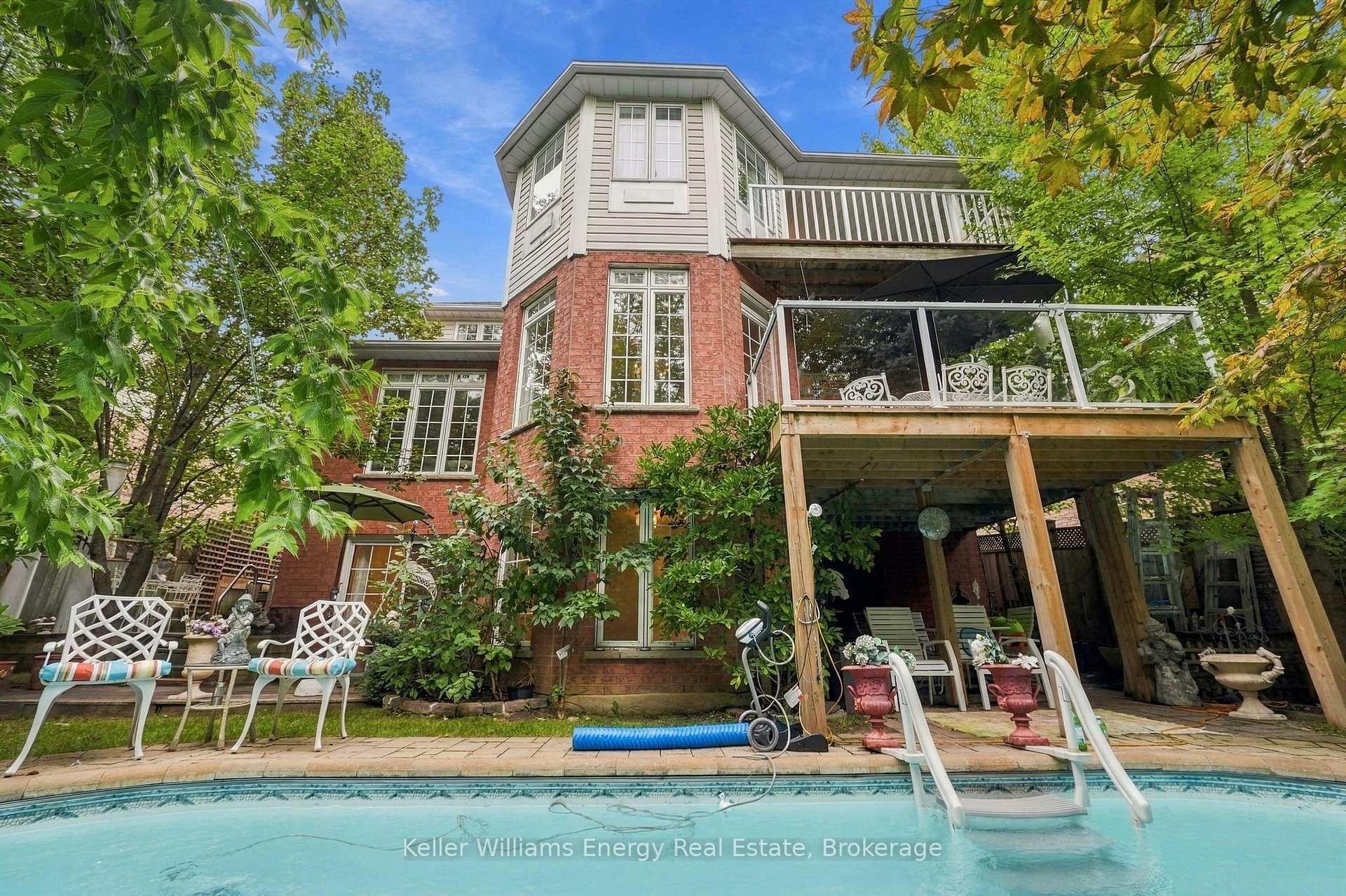 990 Glenbourne Drive