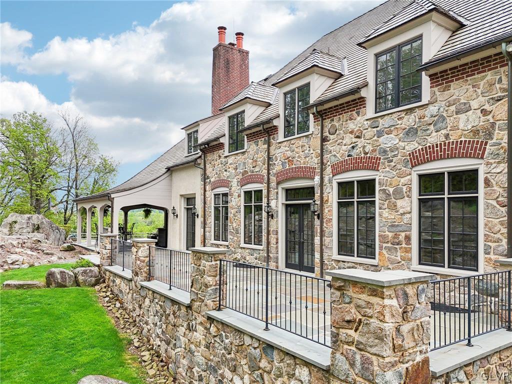 4487 Farview Lane