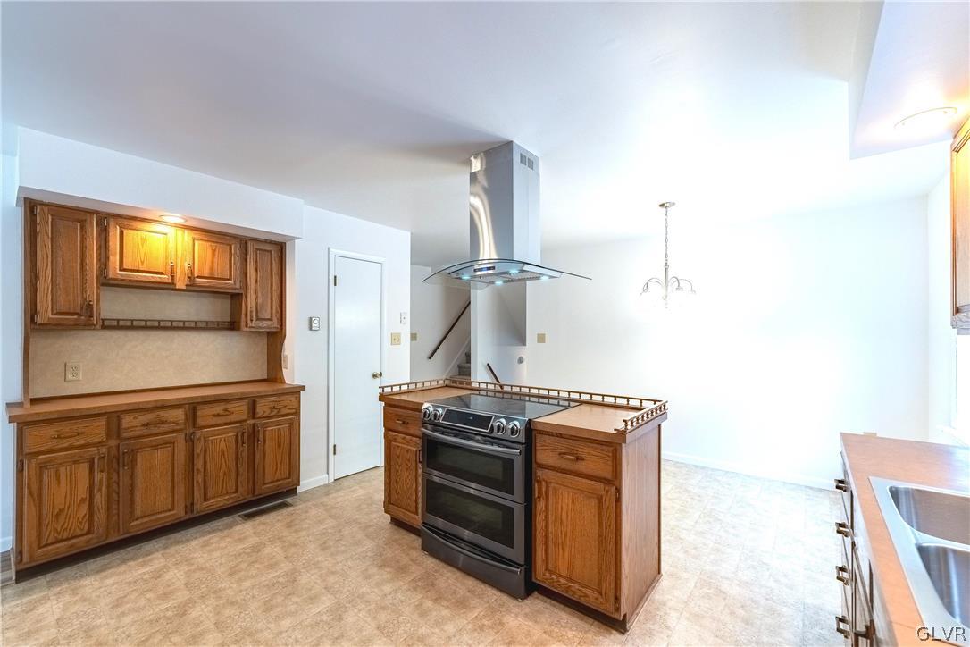 1011 Oldstone Road