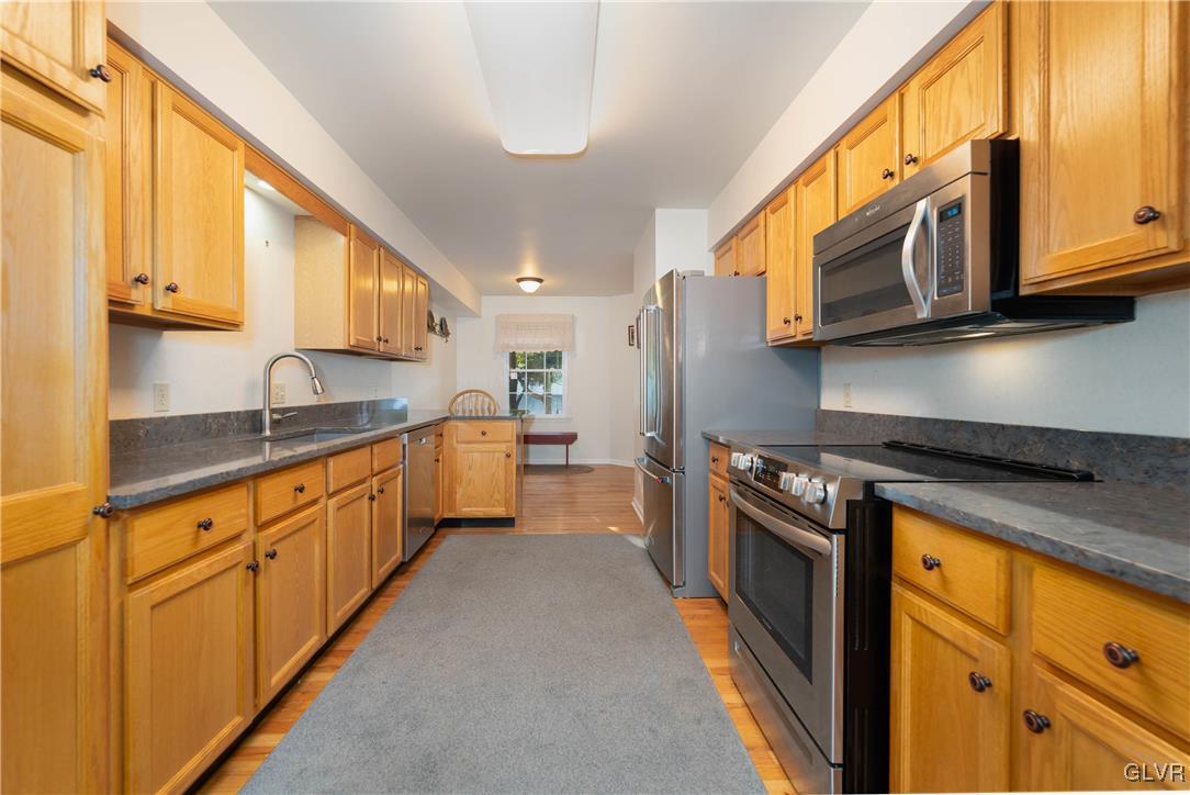 7767 Cross Creek Circle