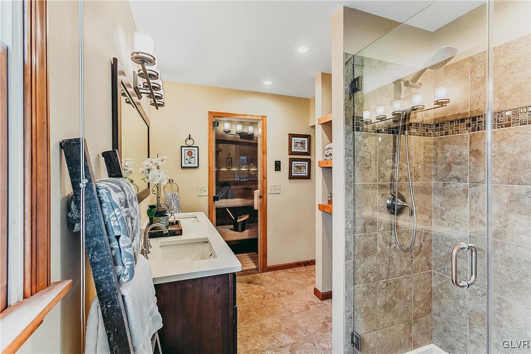 4216 Lakeside Drive