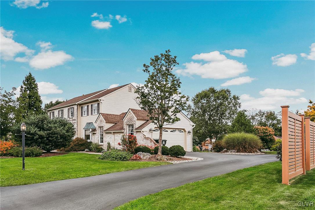 4216 Lakeside Drive