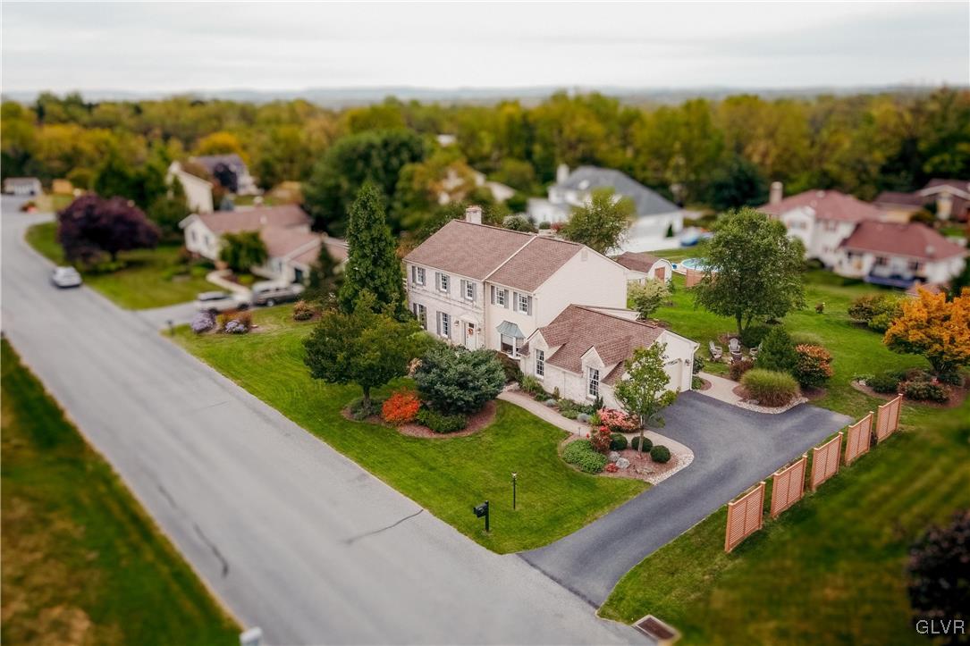 4216 Lakeside Drive