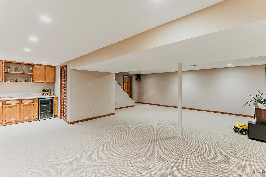 4216 Lakeside Drive