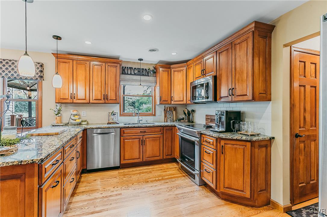 4216 Lakeside Drive
