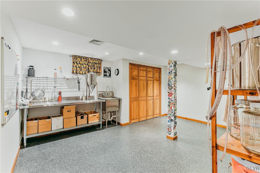 4216 Lakeside Drive