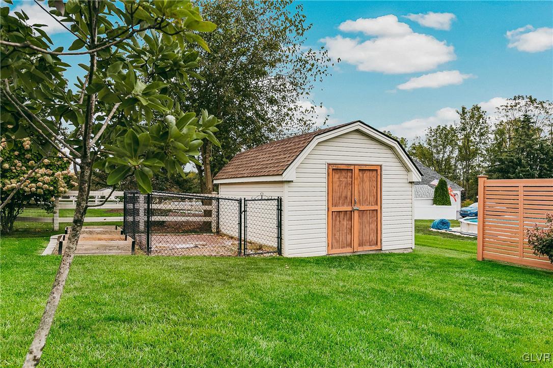 4216 Lakeside Drive