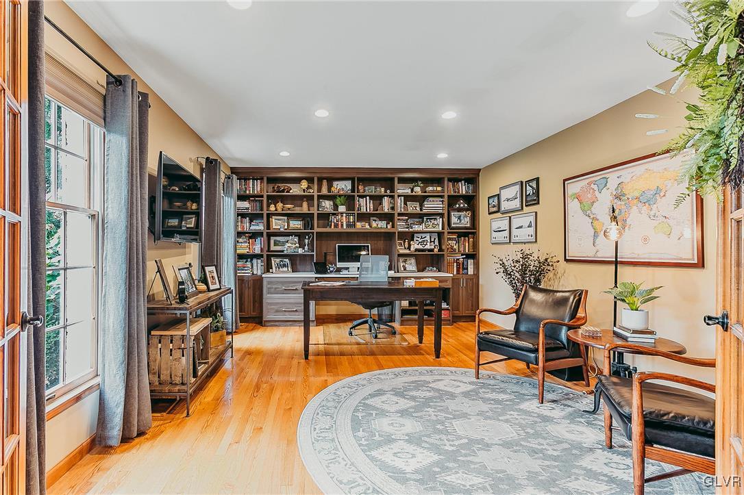 4216 Lakeside Drive