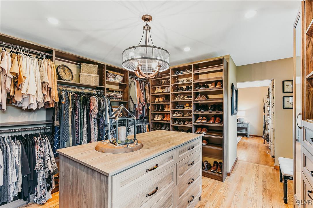 4216 Lakeside Drive