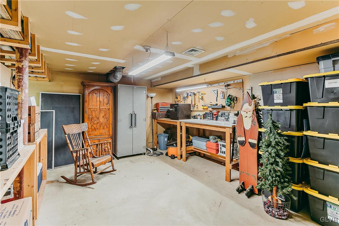 4216 Lakeside Drive