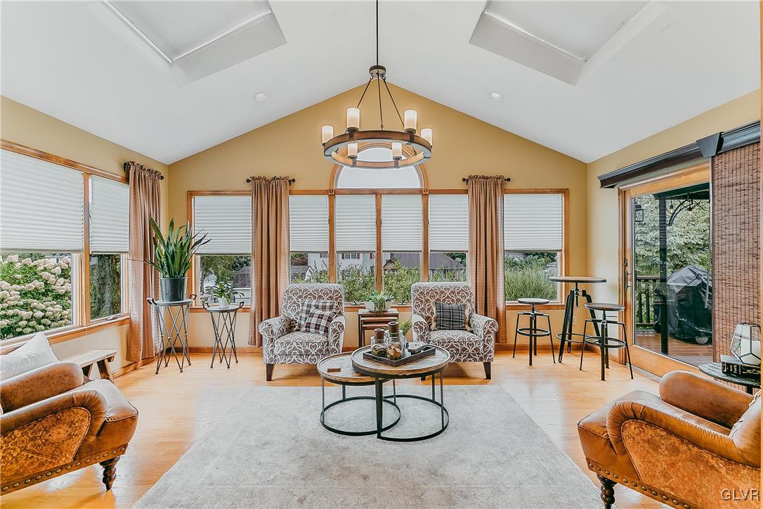 4216 Lakeside Drive