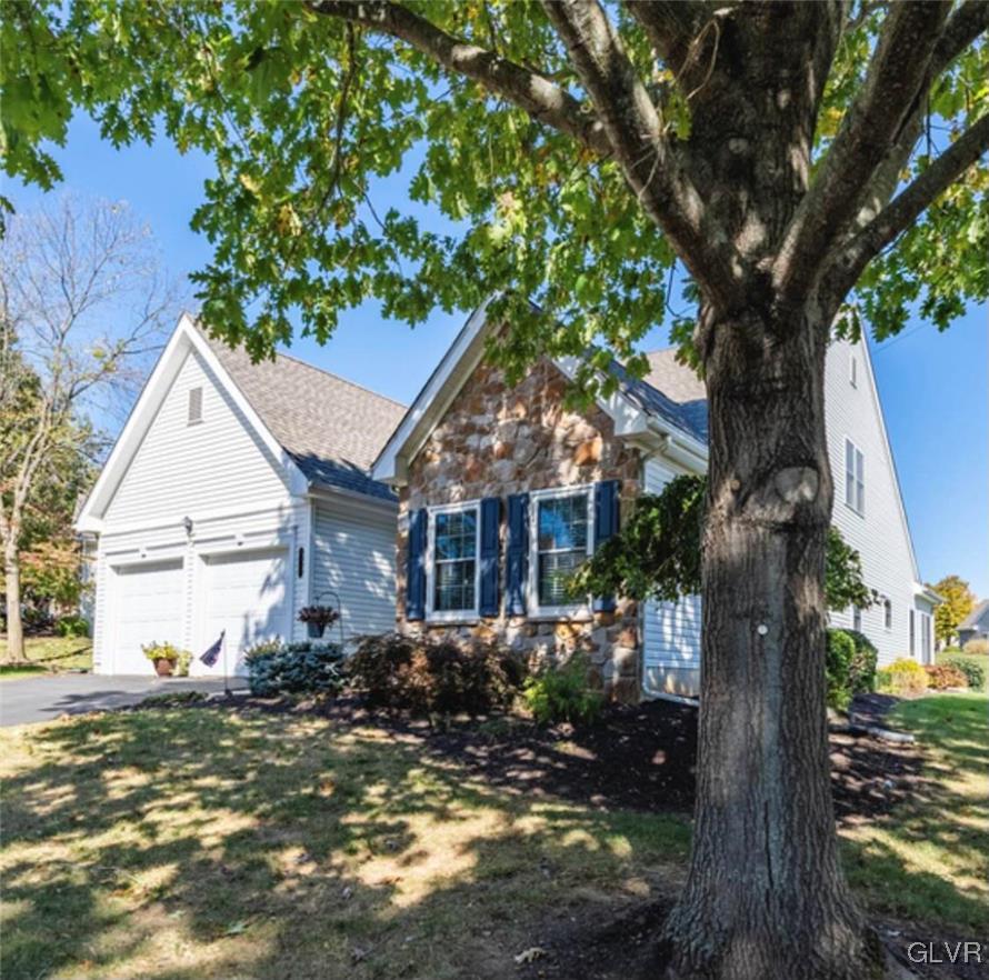 5115 Valley Stream Lane