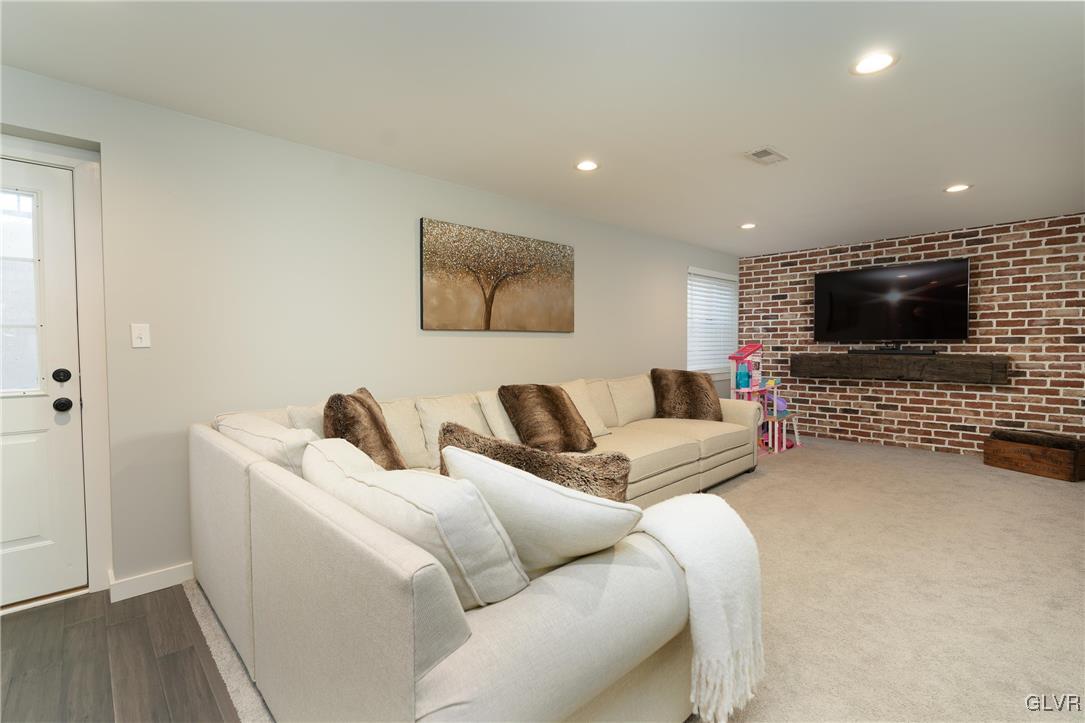 9222 Windy Bush Lane