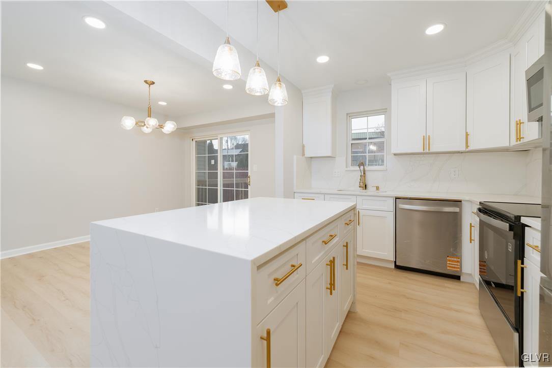 98 Cobblestone Court