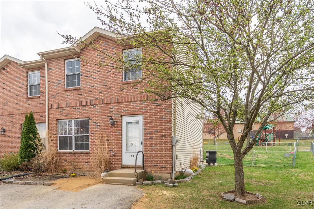 98 Cobblestone Court