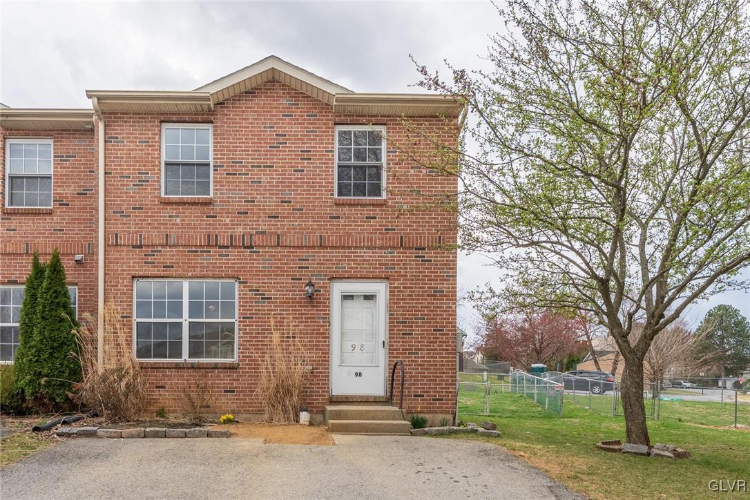 98 Cobblestone Court